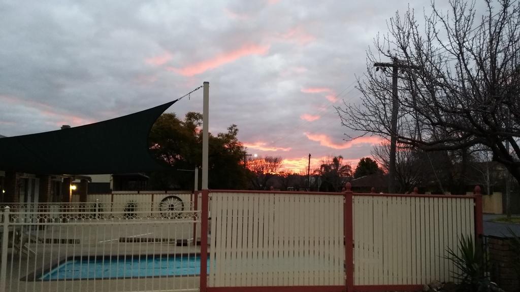 Shepparton Motor Inn Tudor House Motel Exterior foto