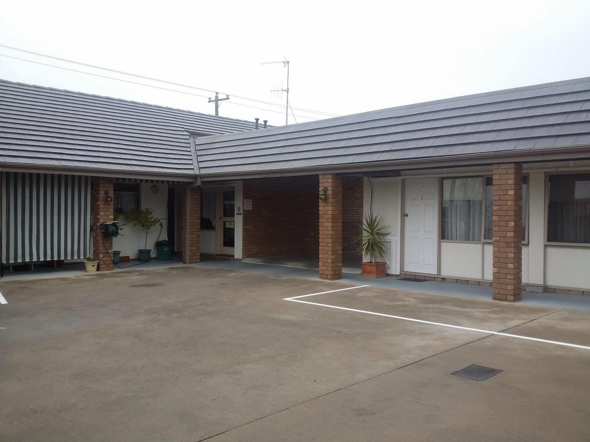 Shepparton Motor Inn Tudor House Motel Exterior foto